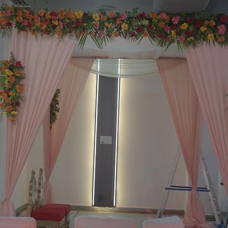 Hotel Rr Galaxy Gurgaon Zewnętrze zdjęcie