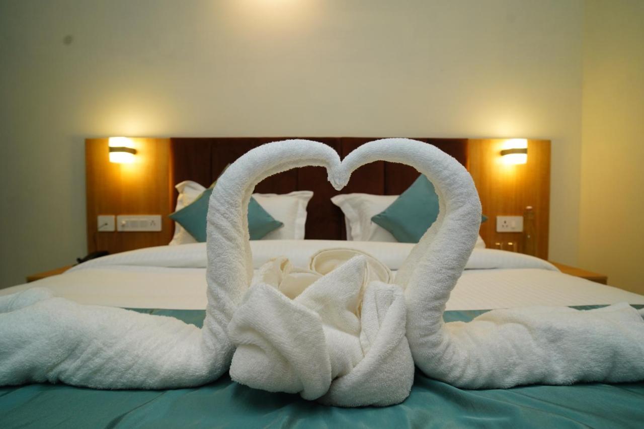 Hotel Rr Galaxy Gurgaon Zewnętrze zdjęcie