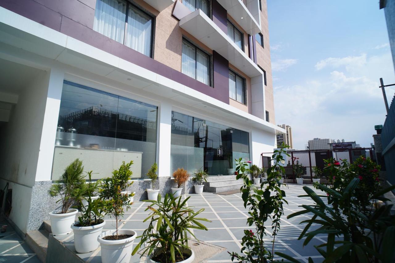 Hotel Rr Galaxy Gurgaon Zewnętrze zdjęcie