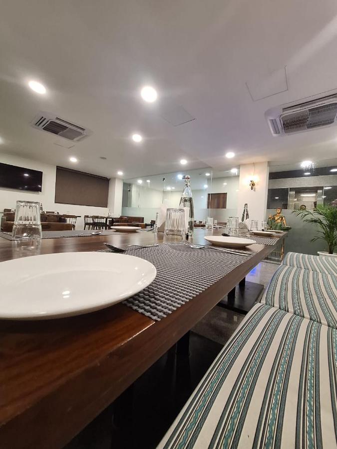 Hotel Rr Galaxy Gurgaon Zewnętrze zdjęcie