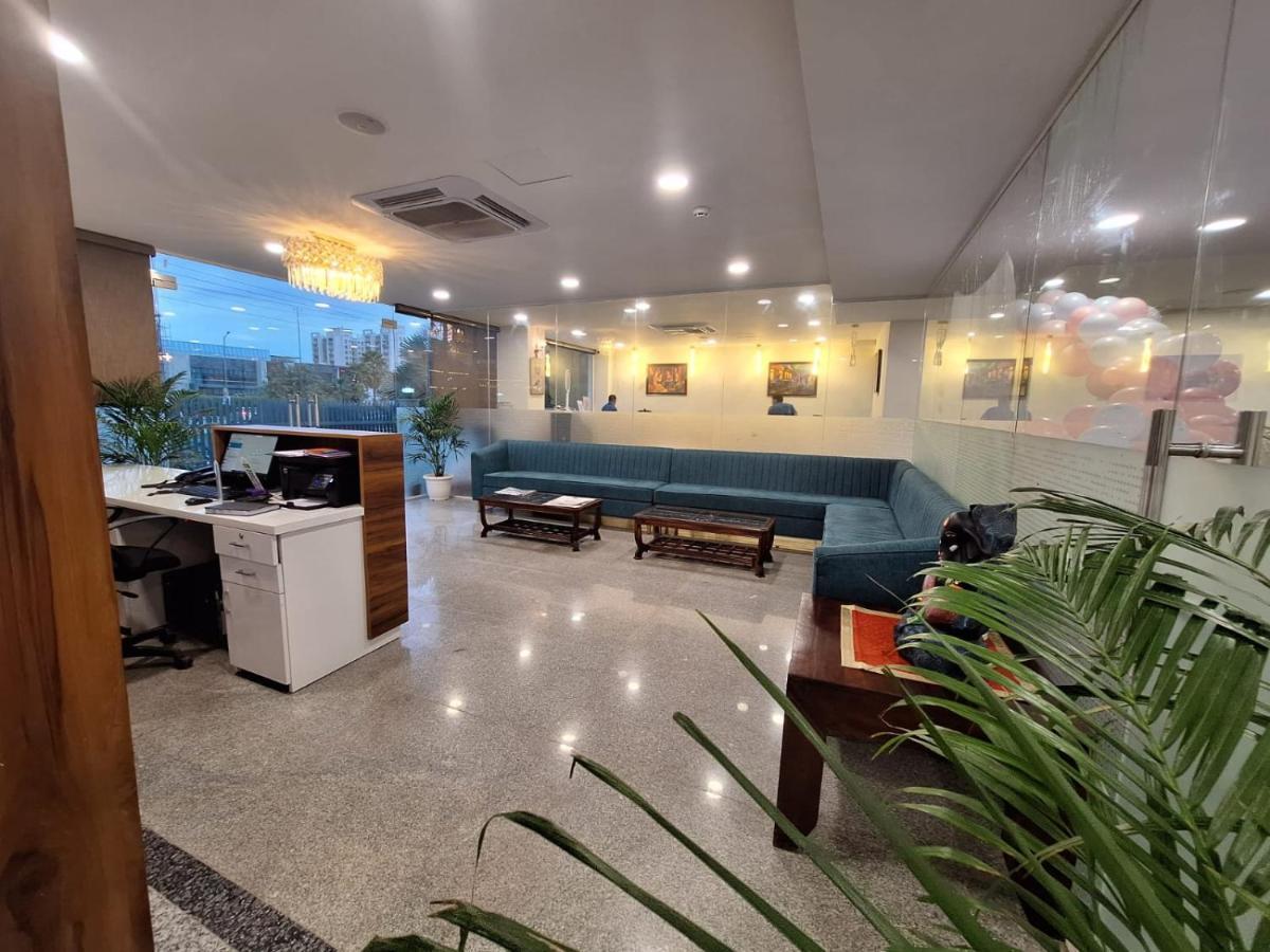 Hotel Rr Galaxy Gurgaon Zewnętrze zdjęcie