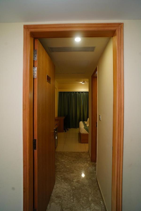 Hotel Rr Galaxy Gurgaon Zewnętrze zdjęcie