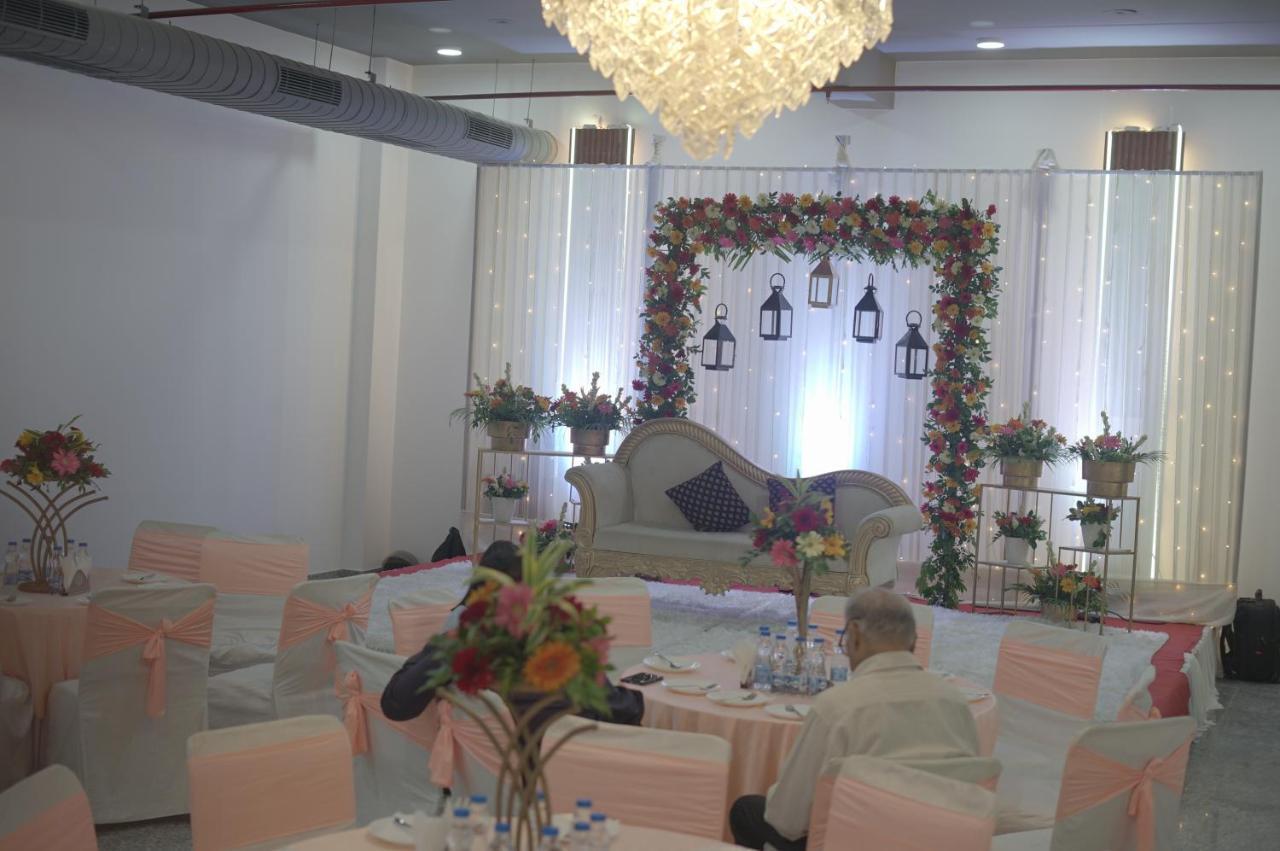 Hotel Rr Galaxy Gurgaon Zewnętrze zdjęcie