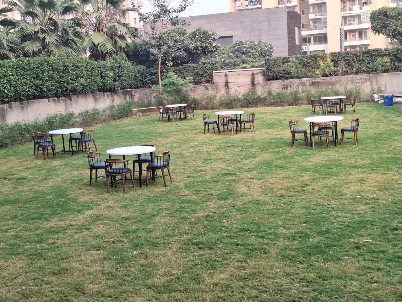 Hotel Rr Galaxy Gurgaon Zewnętrze zdjęcie