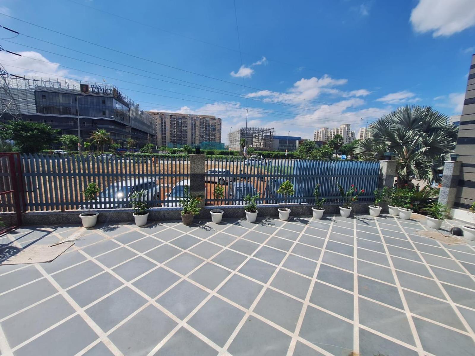 Hotel Rr Galaxy Gurgaon Zewnętrze zdjęcie