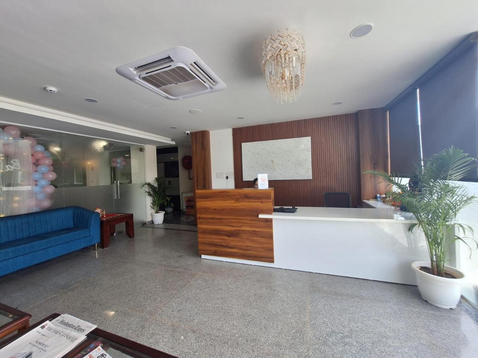 Hotel Rr Galaxy Gurgaon Zewnętrze zdjęcie