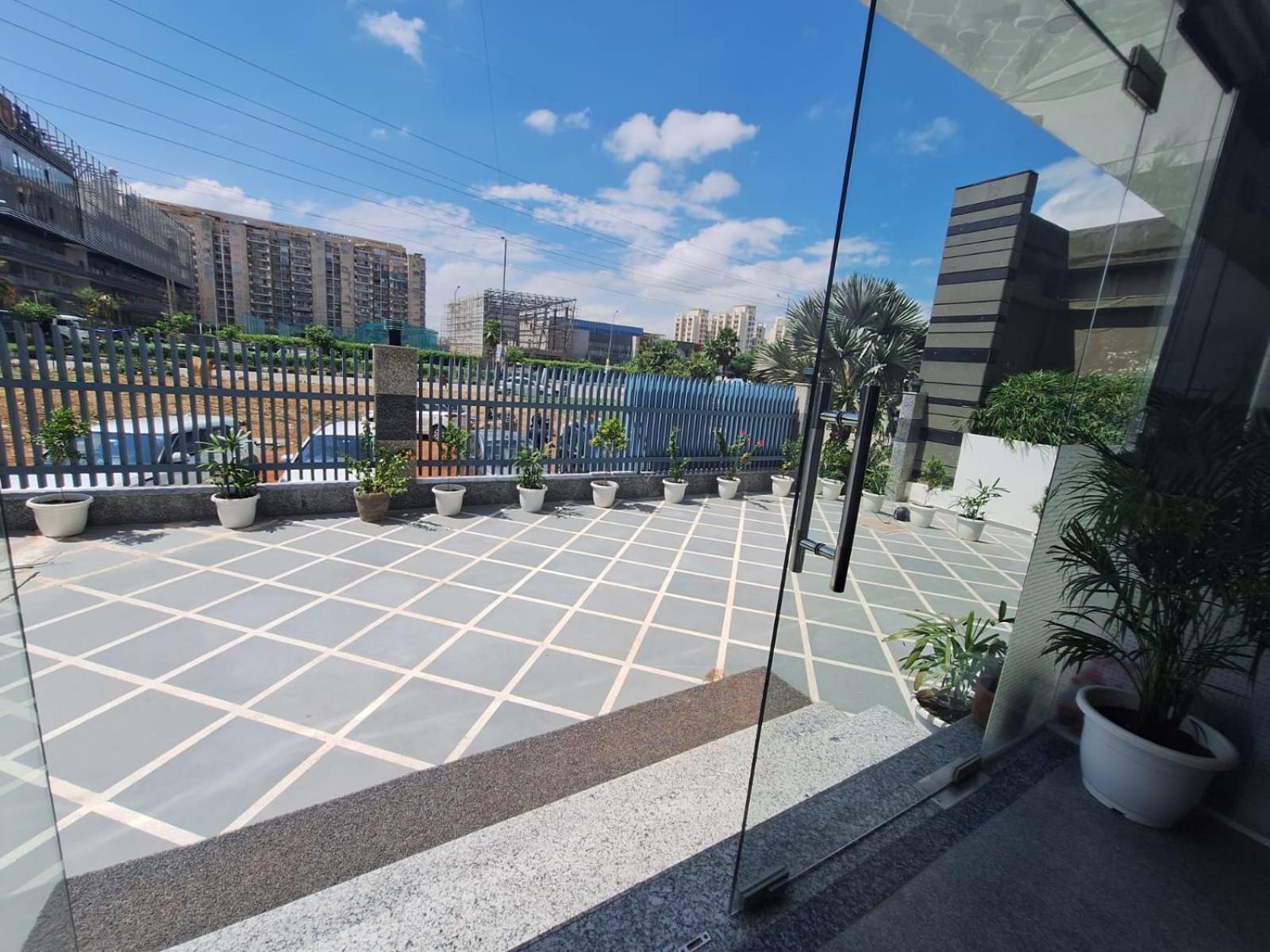 Hotel Rr Galaxy Gurgaon Zewnętrze zdjęcie