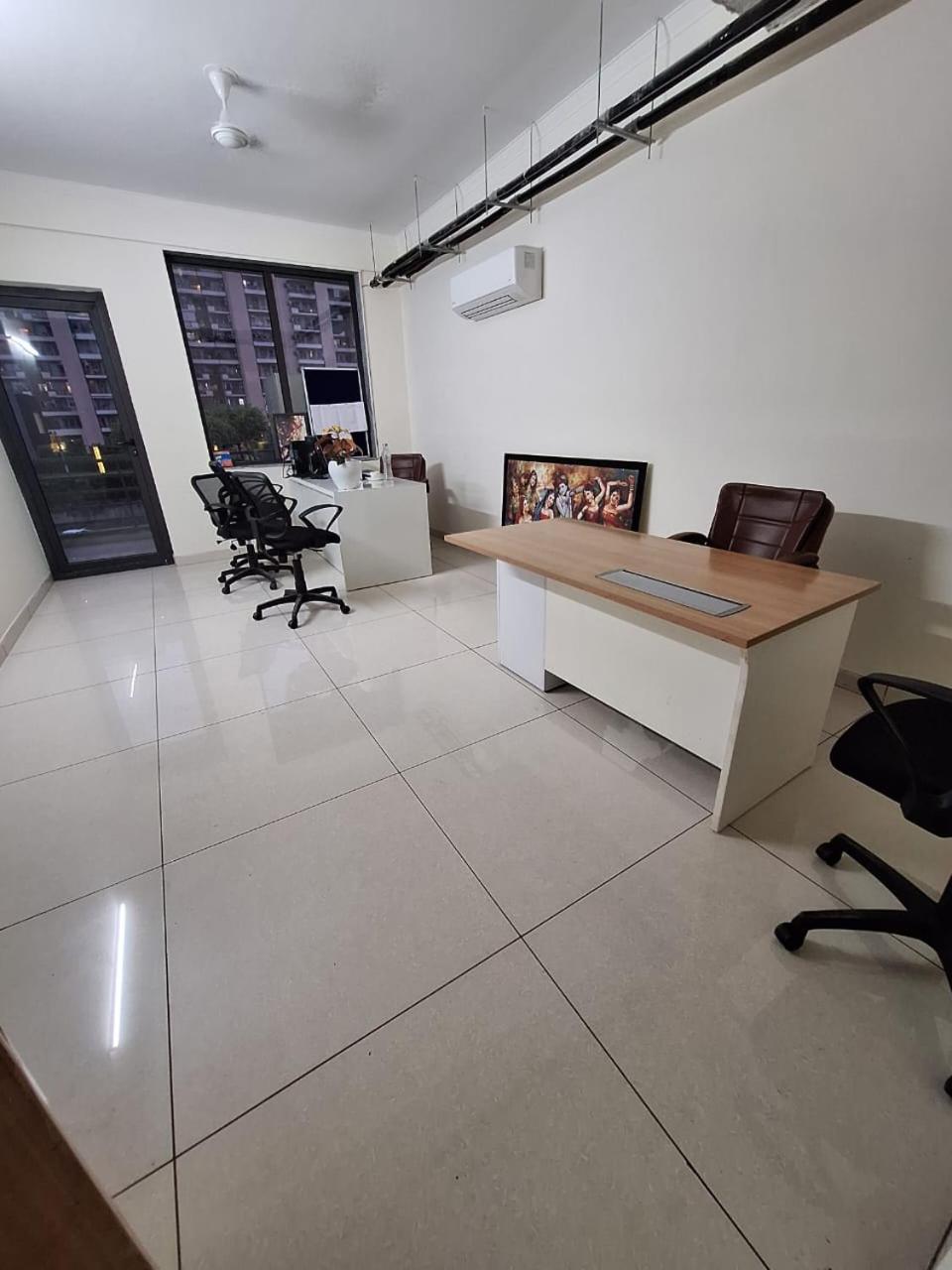 Hotel Rr Galaxy Gurgaon Zewnętrze zdjęcie